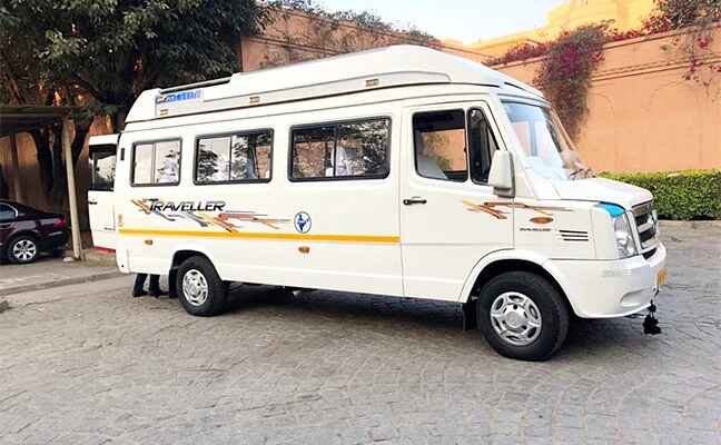 17 Seater Tempo Traveller